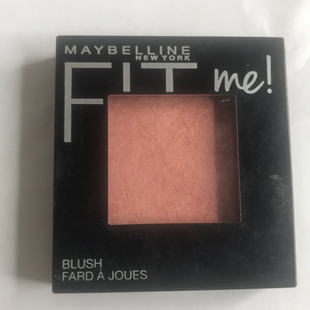 Peach Maybelline blush